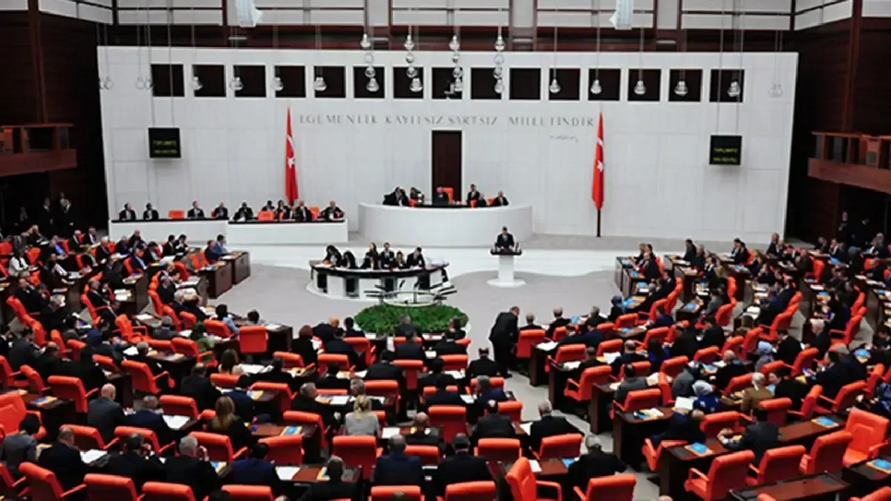 Meclis'te bu hafta: Emekli maaşı ve 18 yaş altı suçlu düzenlemesi