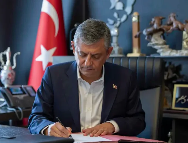 Özgür Özel CHP'den İstifa Etti! YENİ Parti’ye kaç milletvekili katıldı?