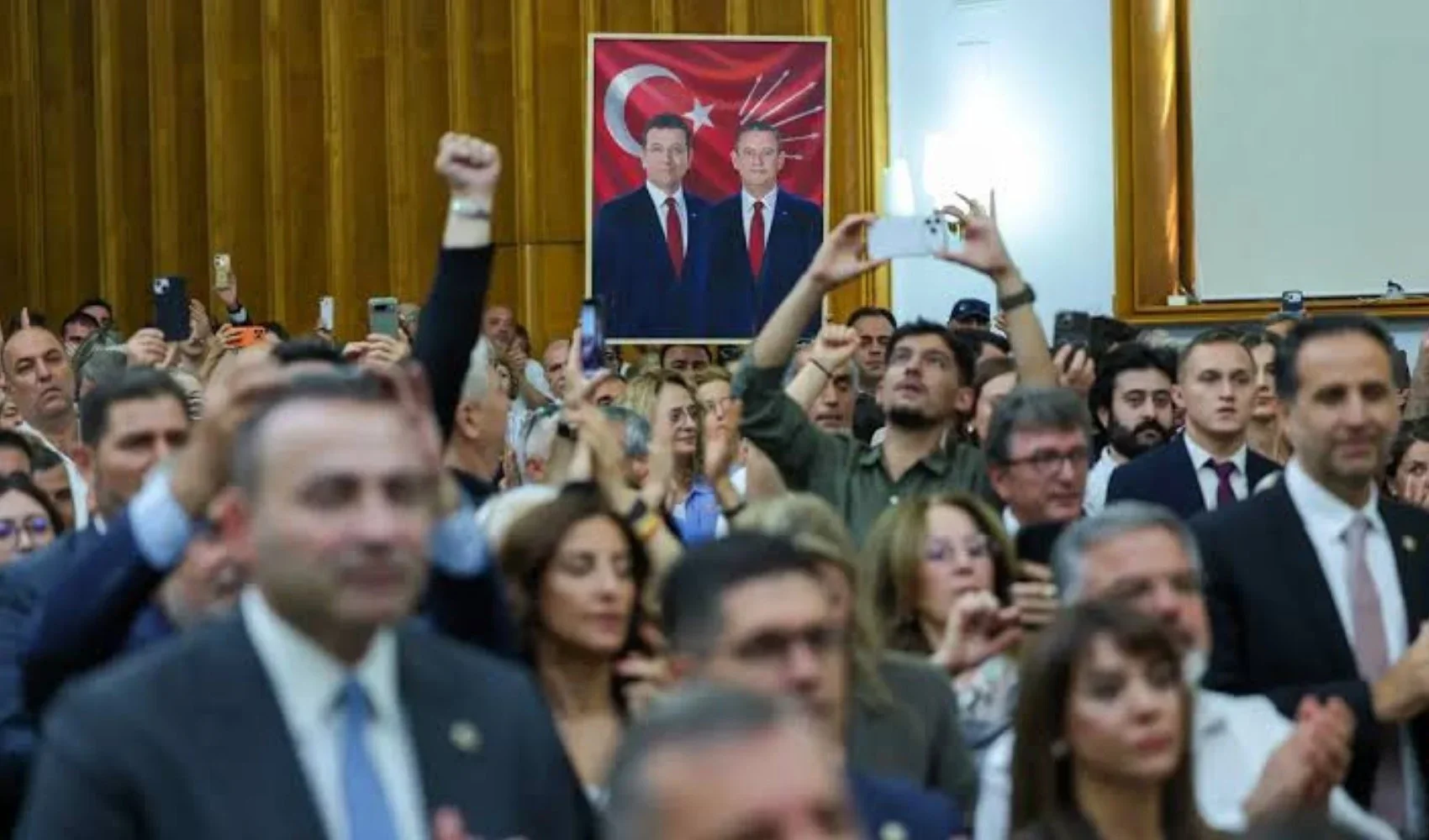 Özgür Özel’in partisi kuruluyor! Partisinin logosu şaşırttı