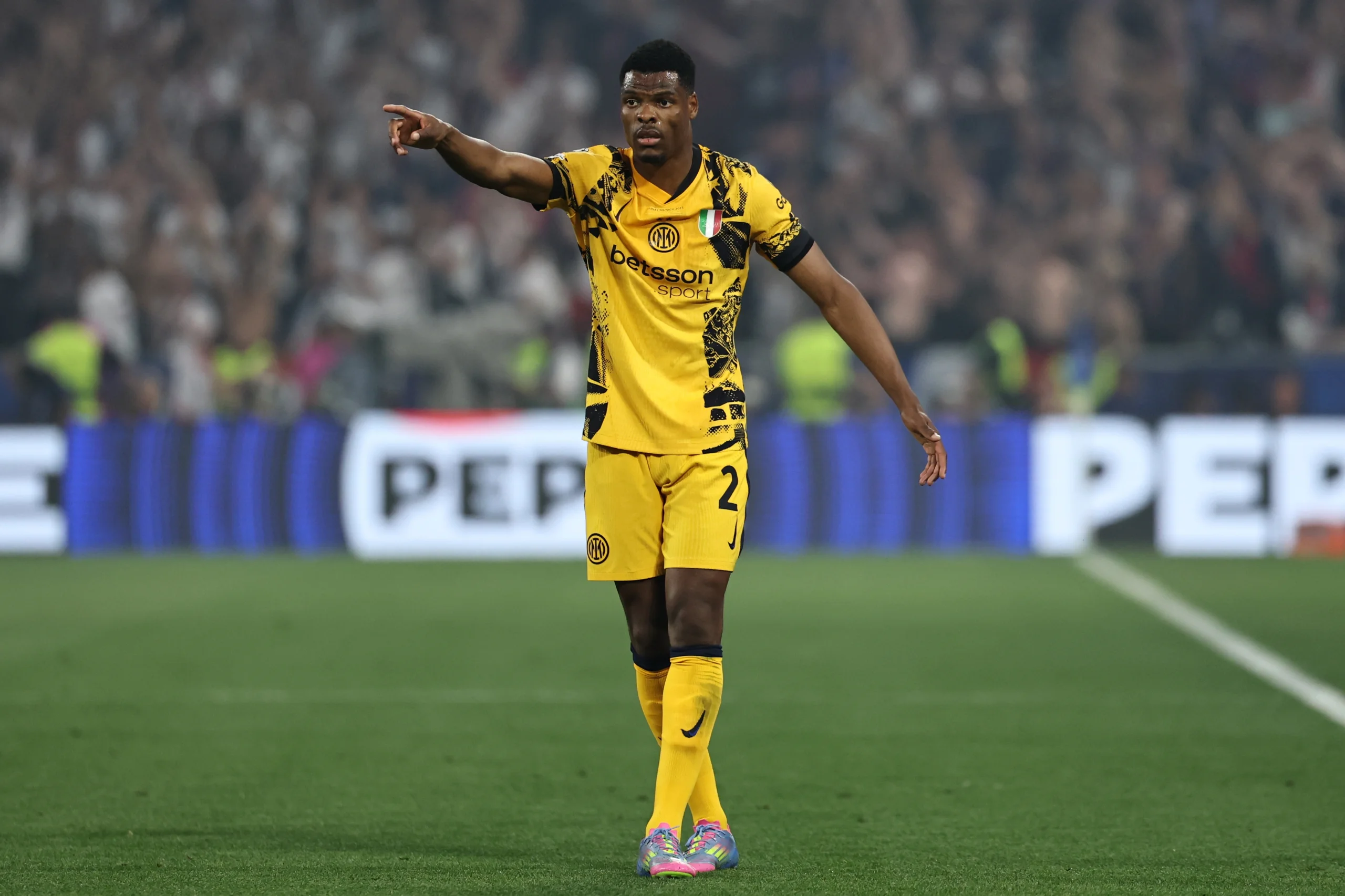 Real Madrid, Dumfries'i transfer etti