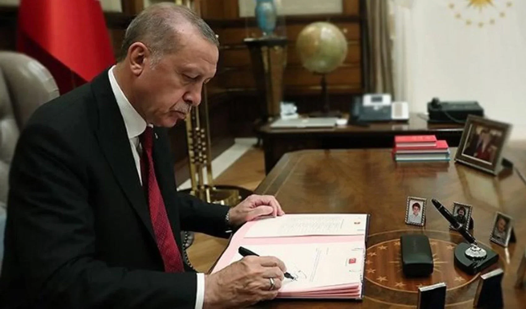 Resmi Gazete'de rektör atamaları! YÖK'e de yeni isimler geldi