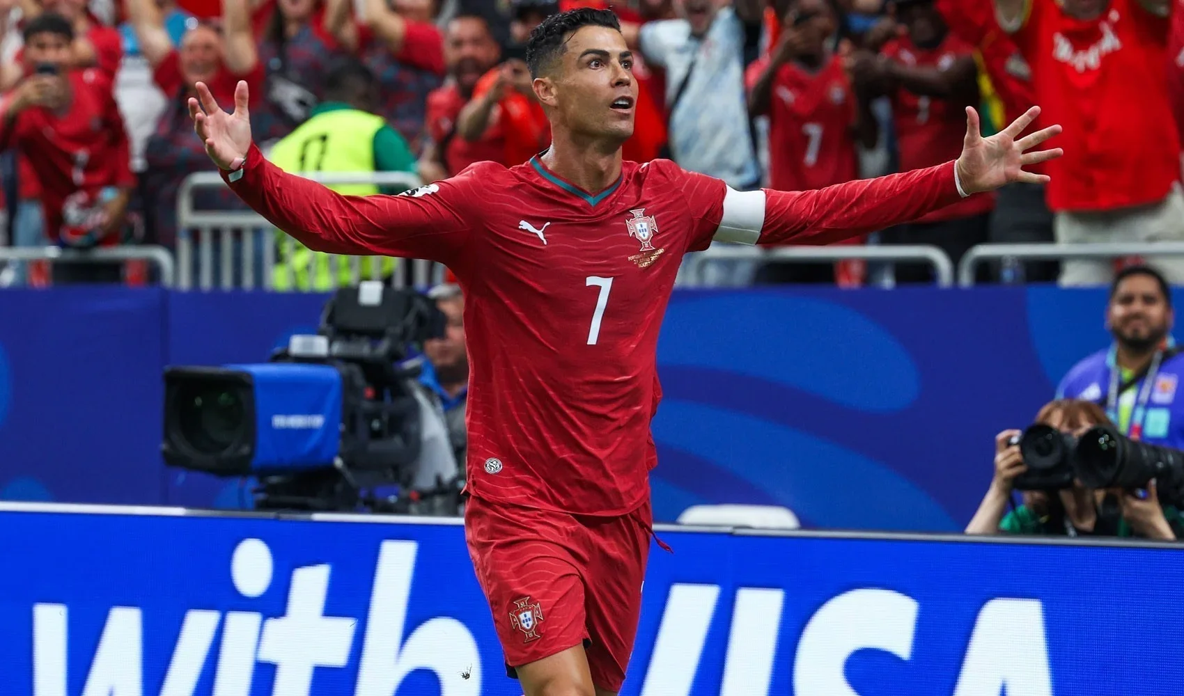 ronaldo-futbolu-birakti-mi-emekli-oldu-mu-aciklama-geldi.webp