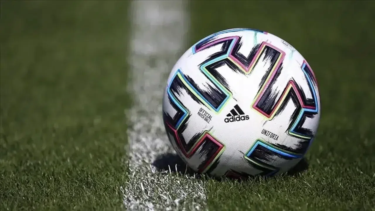 super-lig-de-yeni-kurallar-5-saniye-var-degisikligi-ve-daha-fazlasi-1.webp