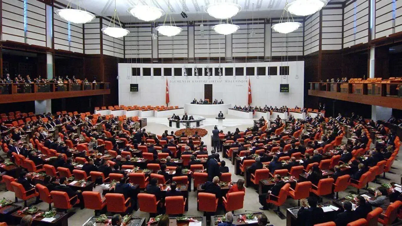 tbmm-deki-siyasi-denge-degisti-iste-partilerin-yeni-sirasi-1.webp
