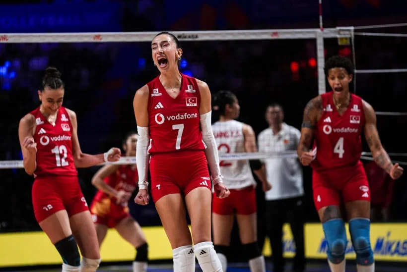 turkiye-cin-i-voleybol-macinda-yikti-gecti-finalde-rakip-brezilya-1.webp
