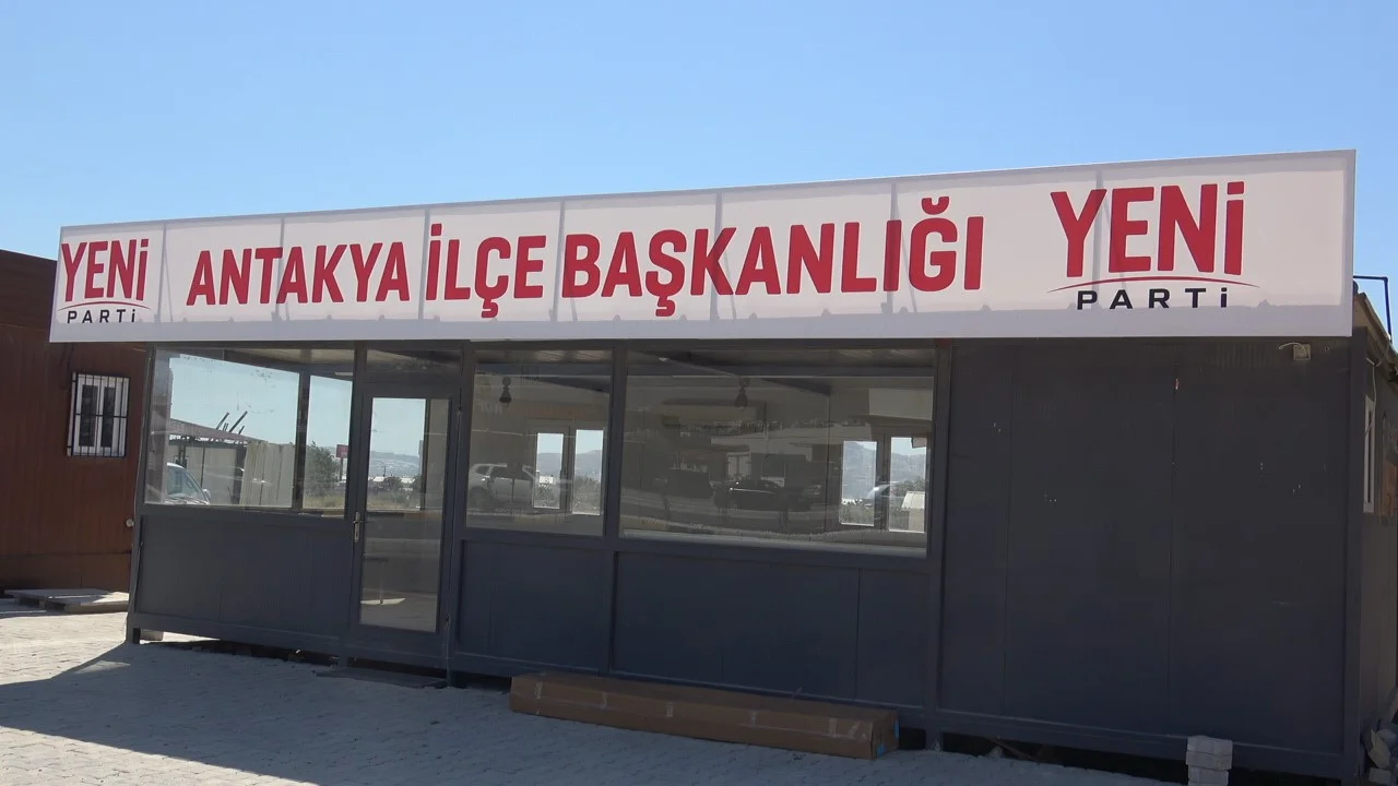 Yeni Parti'nin ilk tabelası Hatay'da asıldı: Konteynerde ilçe başkanlığı
