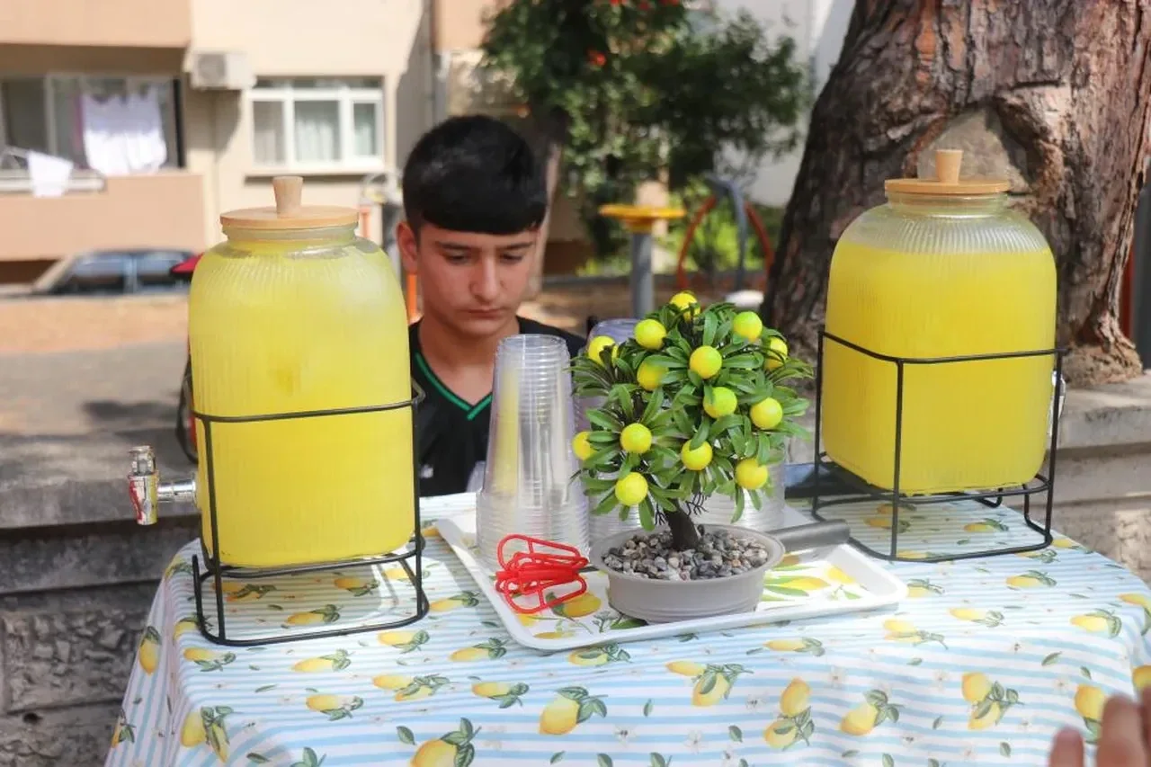 14-yasinda-gunde-3-bin-tl-kazaniyor-asgari-ucreti-3-e-katladi.webp