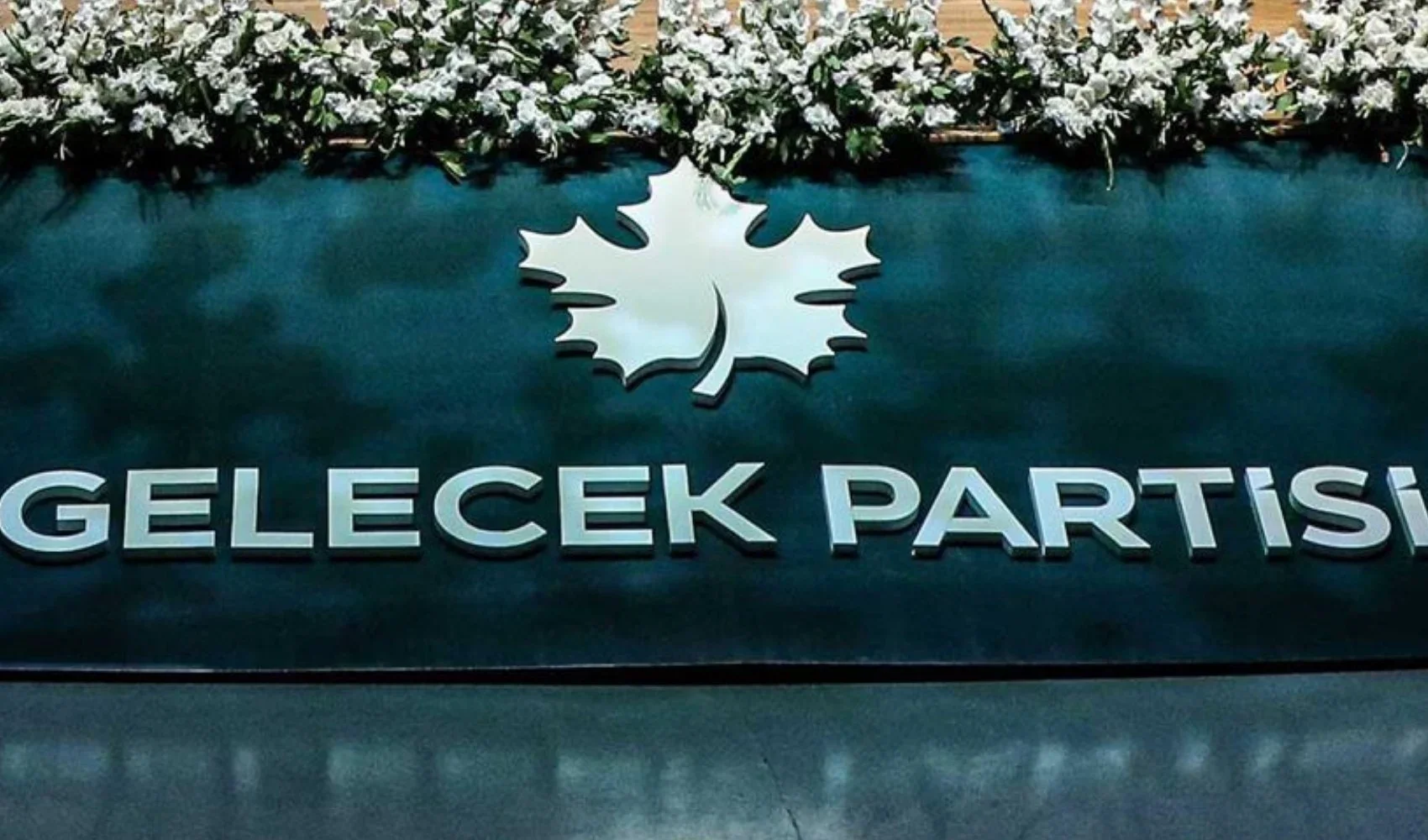 Ahmet Davutoğlu'nun kurduğu Gelecek Partisi feshedildi!
