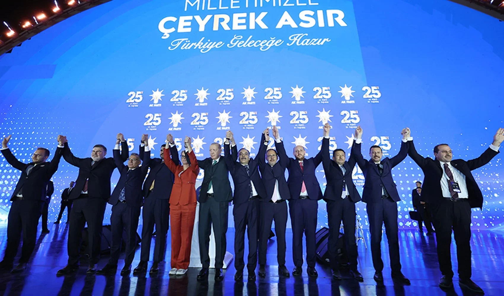 AK Parti'ye 7 belediye başkanı katıldı! Erdoğan rozet taktı