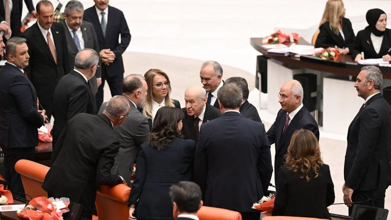 Bahçeli DEM Parti'yle tokalaştı! "Hayırlı uğurlu olsun"
