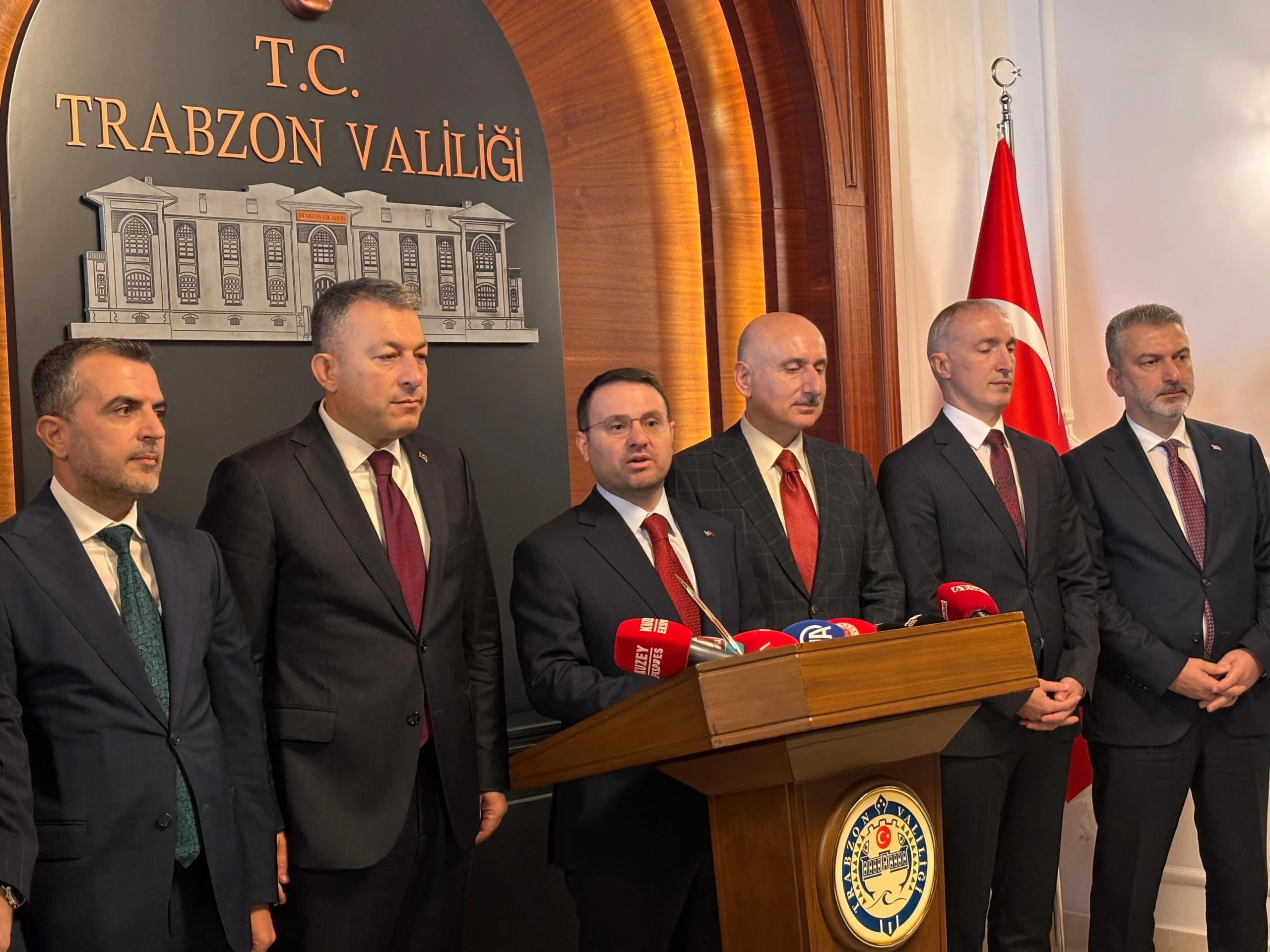Bakan Gürlek'ten Trabzonspor'a övgü: Avrupa maçında tribündeyim