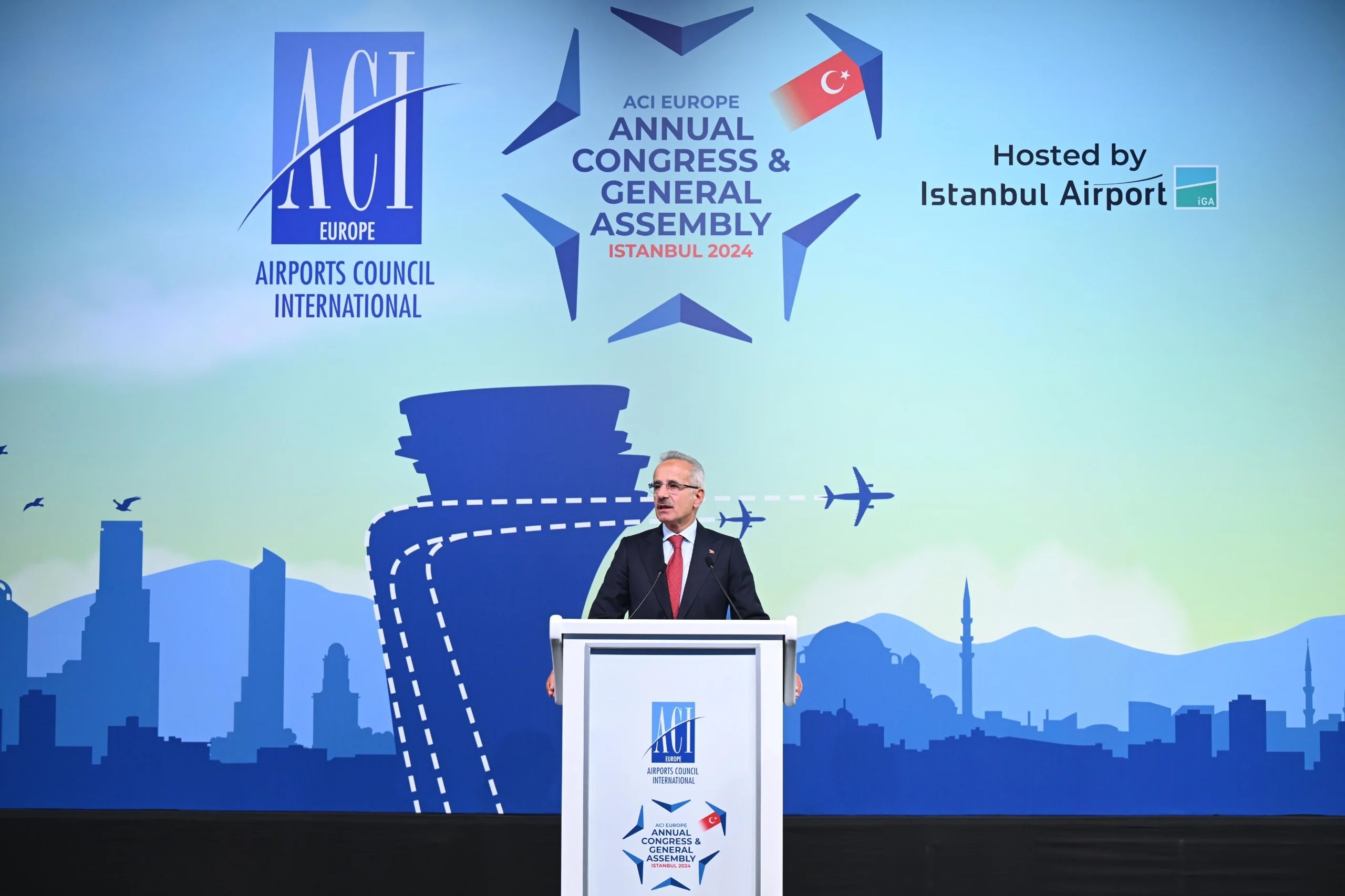 Bakan Uraloğlu: 289 BİN 260 yolcuyla tüm zamanların en yüksek günlük yolcu sayısına ulaşıldı