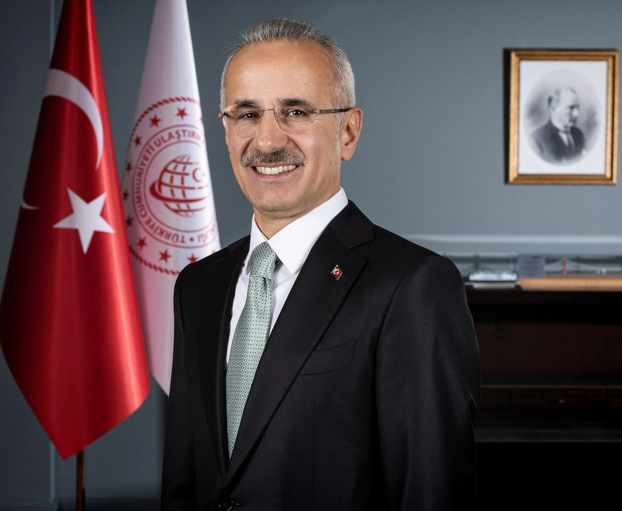 Bakan Uraloğlu müjdeyi verdi: Trabzon’un raylı sistem hayali gerçek oluyor