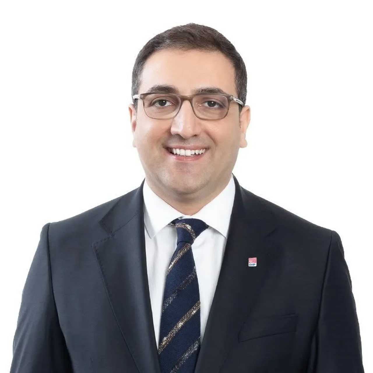bakanlik-duyurdu-gorevden-alinan-chp-li-baskan-iade-edildi.webp