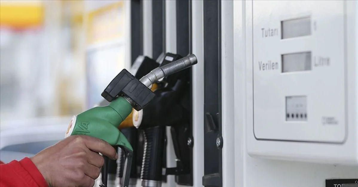 Benzine gece yarısı 4,35 TL indirim! Ama pompaya yansımayacak