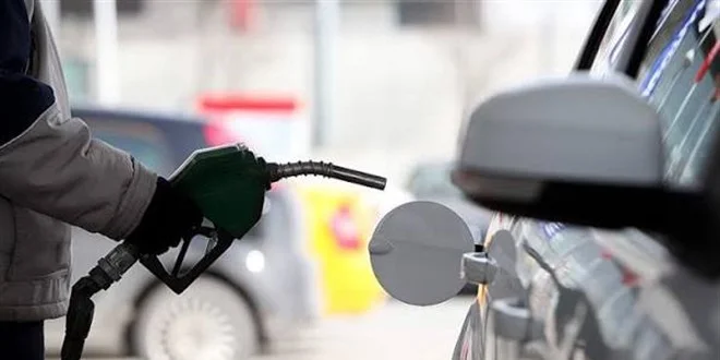 Benzine gece yarısı zam geliyor! Pompaya yansıyacak