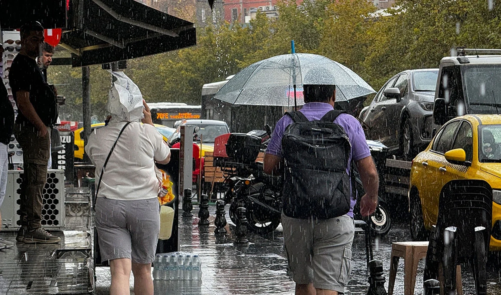 Bugünkü hava durumu: İstanbul'a sağanak, Ege'ye rüzgar uyarısı!