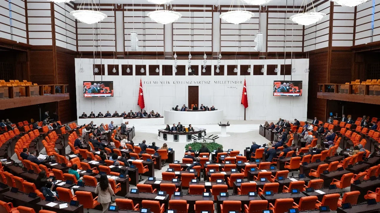 Çerçeve yasa kabul edildi! Meclis 1 Ekim'e kadar tatile girdi