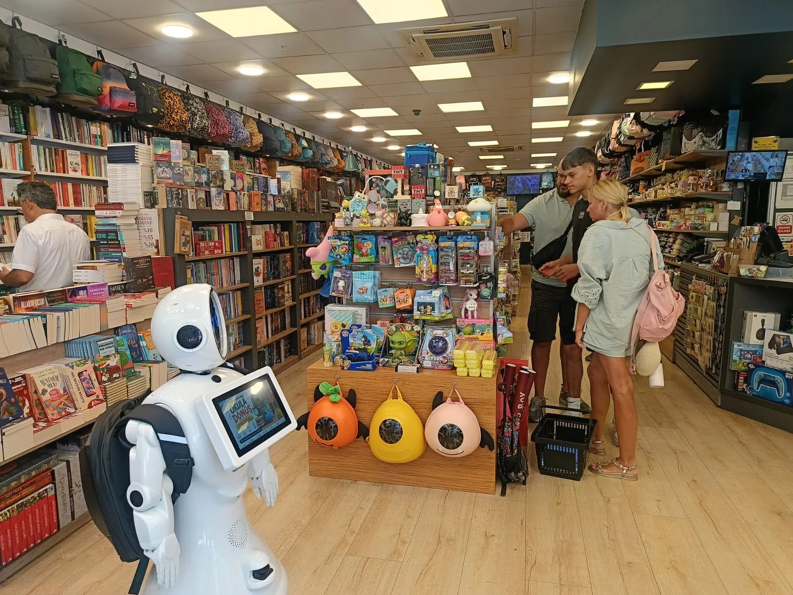 cocuklar-bayildi-ada-robot-edirne-nin-fenomeni-oldu-1.webp