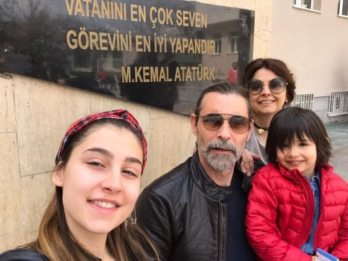 Erdal Beşikçioğlu'nun eşi Elvin nereli ve kızı Derin kimdir?