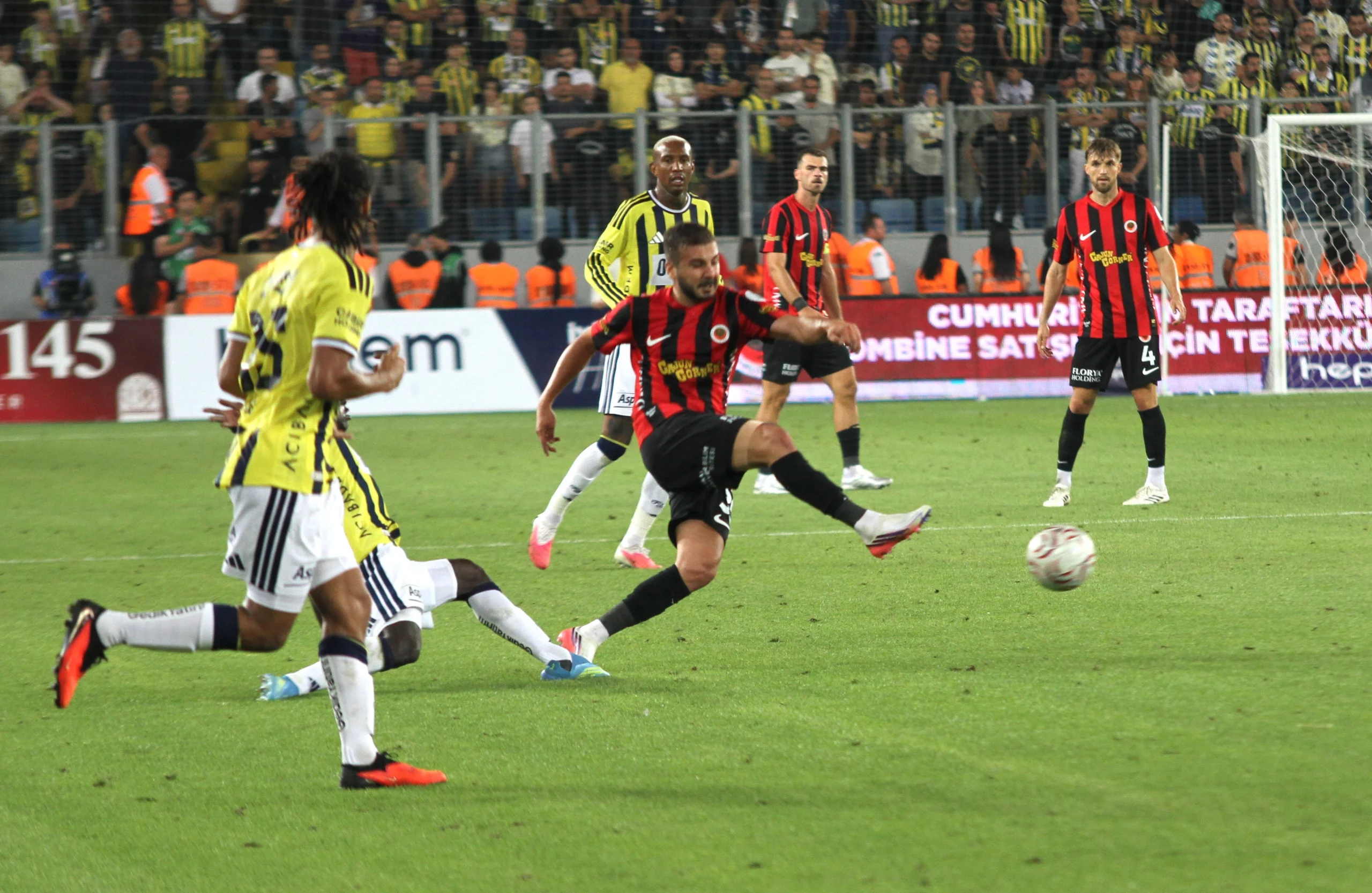 Fenerbahçe'ye şampiyonluk yolunda ilk çelme: 2-1 mağlup oldu