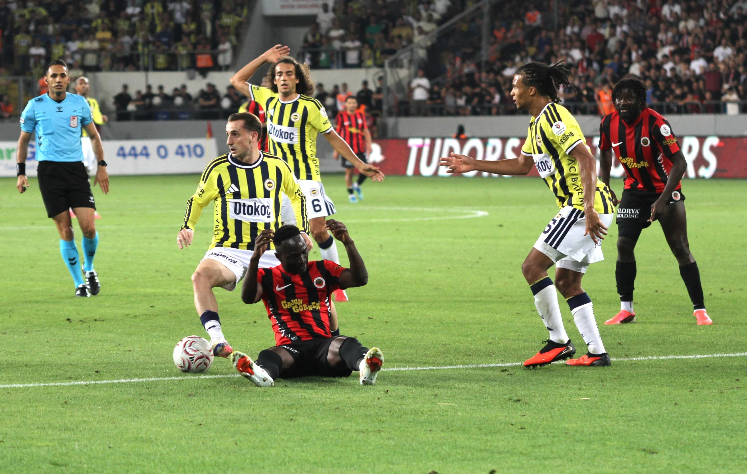 Fenerbahçe'ye şampiyonluk yolunda ilk çelme: 2-1 mağlup oldu