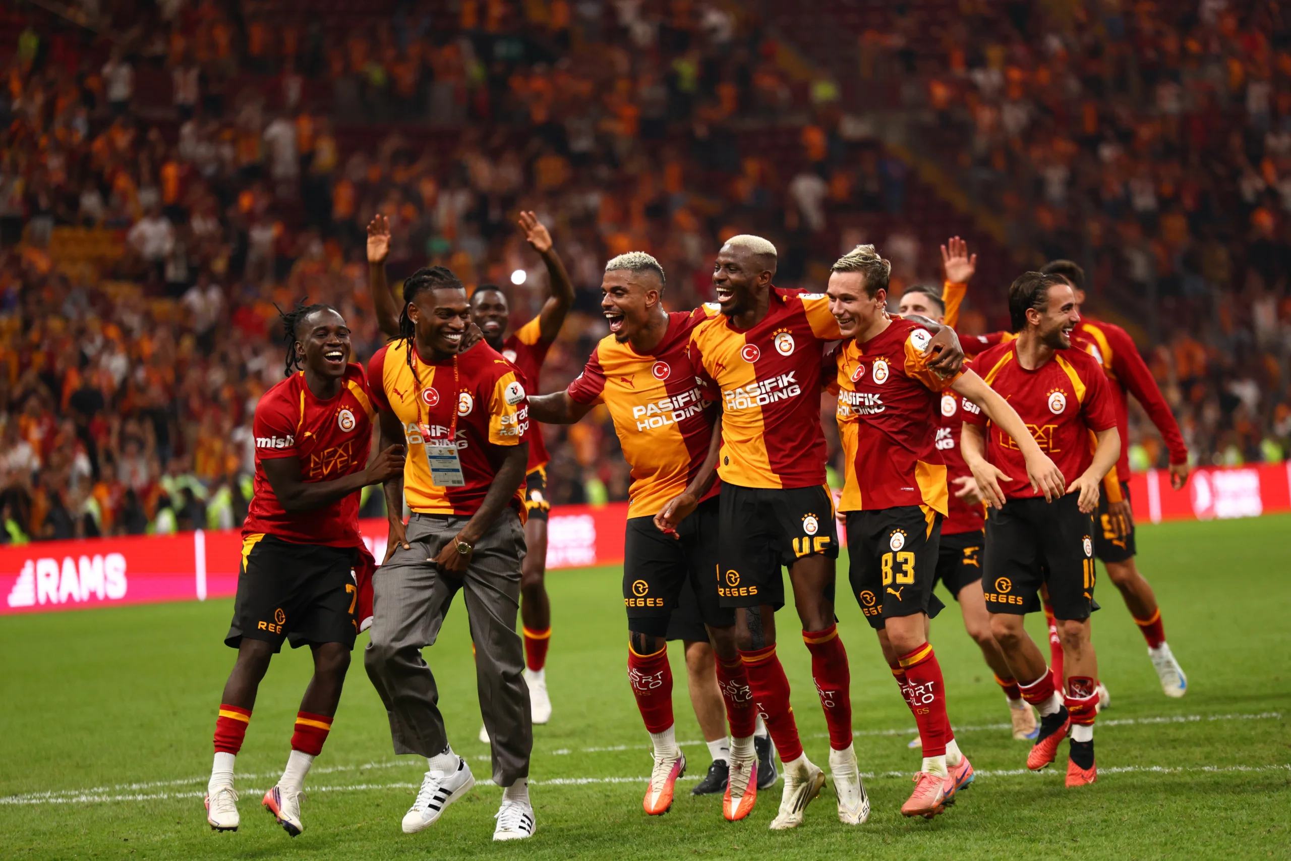 "Fenerbahçe yönetimi acil toplanmalı": Çilingiroğlu'ndan olay Galatasaray çağrısı!