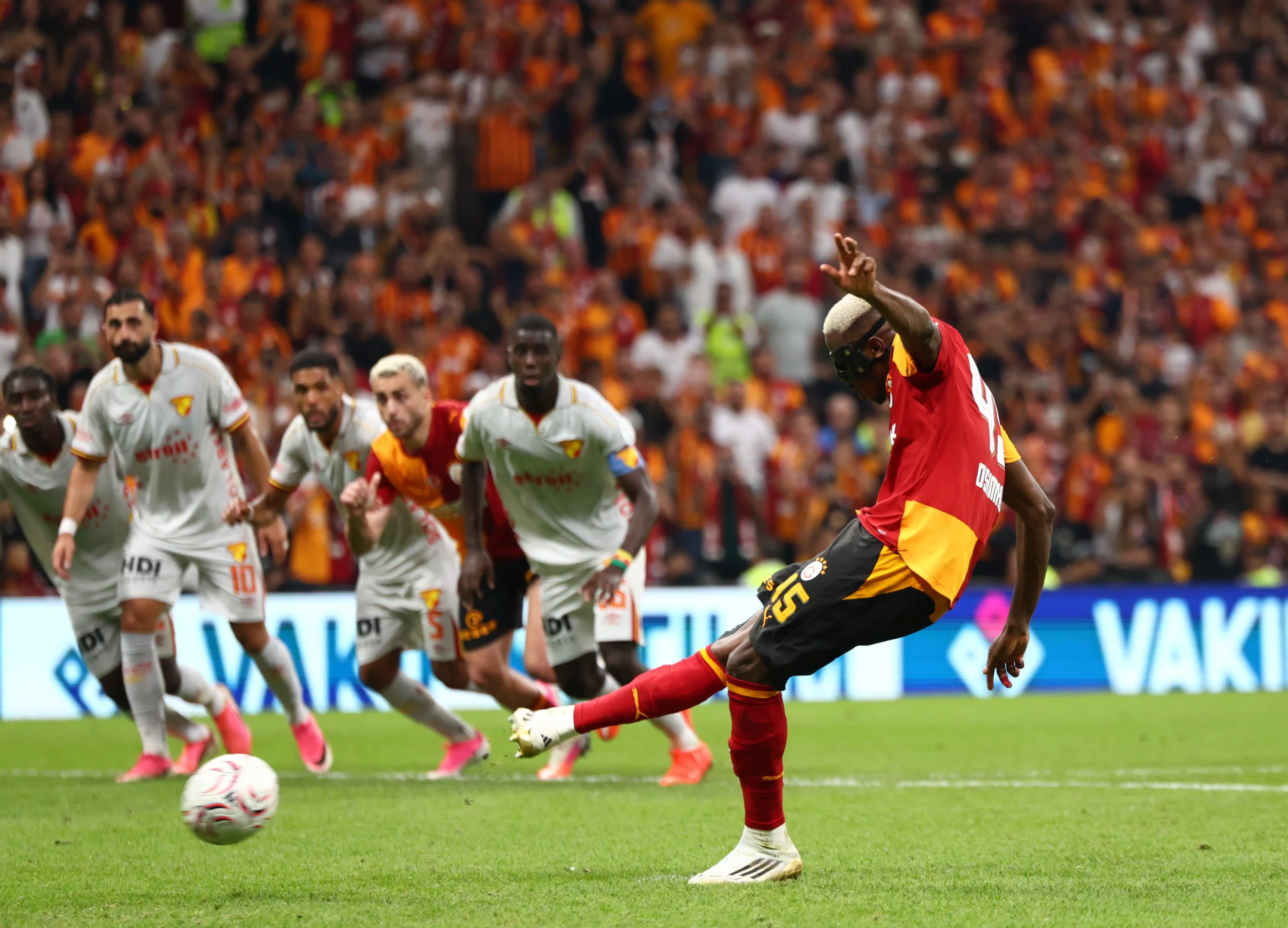 "Fenerbahçe yönetimi acil toplanmalı": Çilingiroğlu'ndan olay Galatasaray çağrısı!