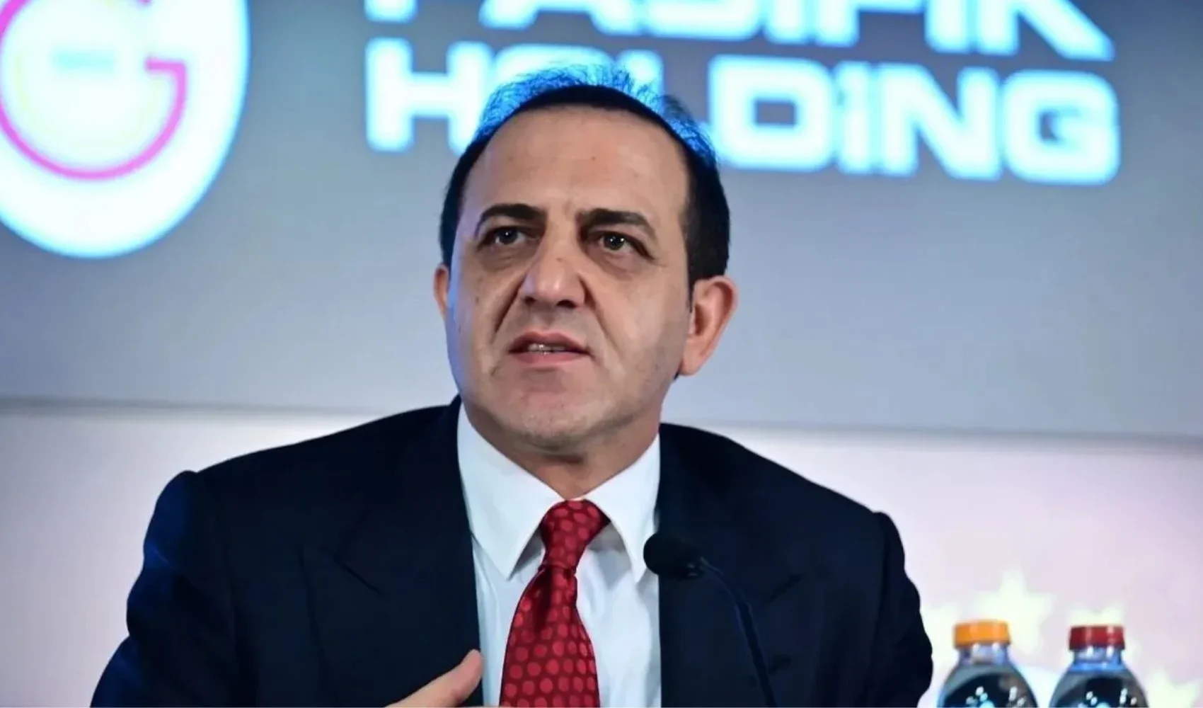 G.Saray yönetiminde gerginlik: Dursun Özbek, Abdullah Kavukcu’yu durdurdu