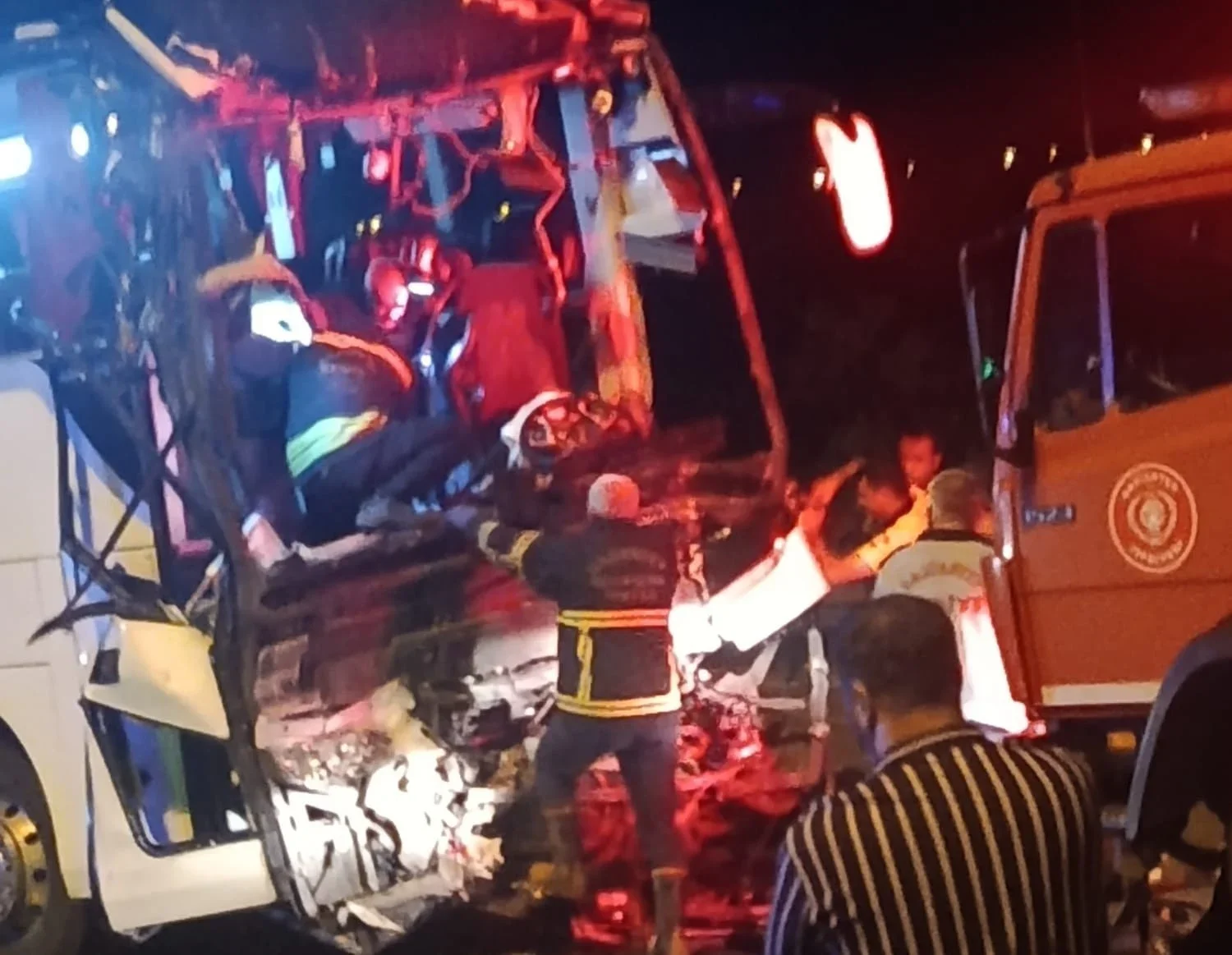 Nurdağı Yolunda Şok Kaza: Otobüs ve Tır Çarpıştı, 2 Ölü 22 Yaralı