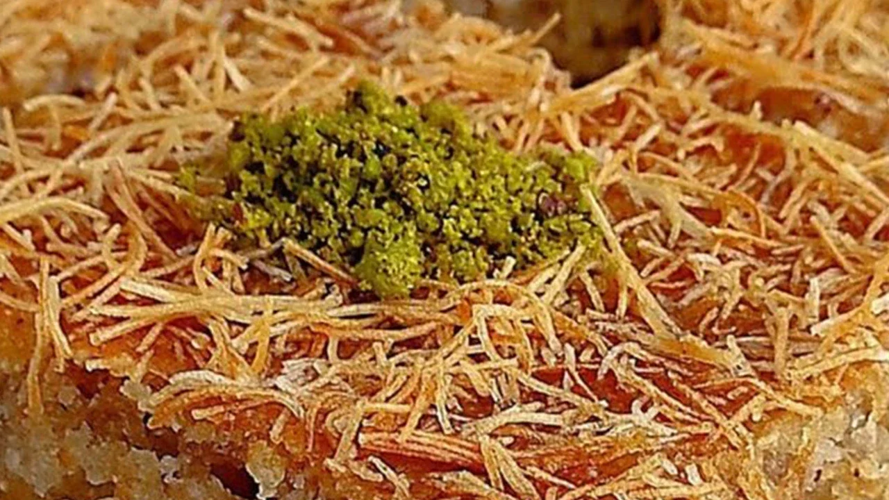 Gelinim Mutfakta İrmikli Kadayıflı Pasta tarifi ve yapılışı 11 Ağustos 2026