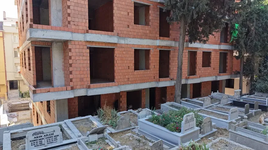 Görenler şaşkın; oturmak yürek ister