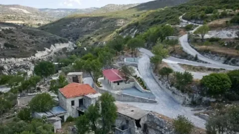 Güney Kıbrıs'ta İsrail alarmı: 3 şehirde binlerce konut topladılar!