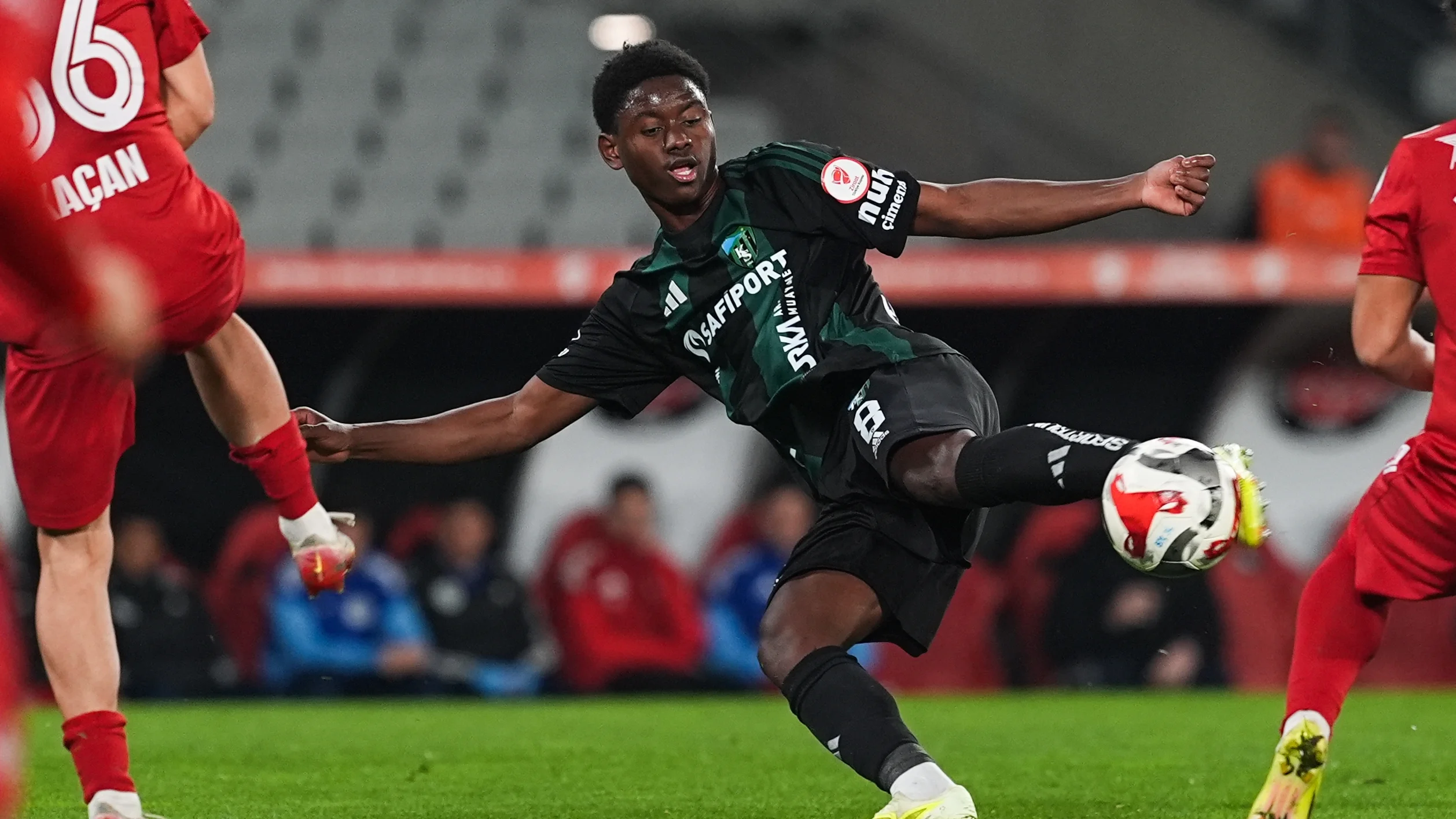 Habib Keita nerede, sevgilisi kimdir? Kocaelispor'u terk eden futbolcu