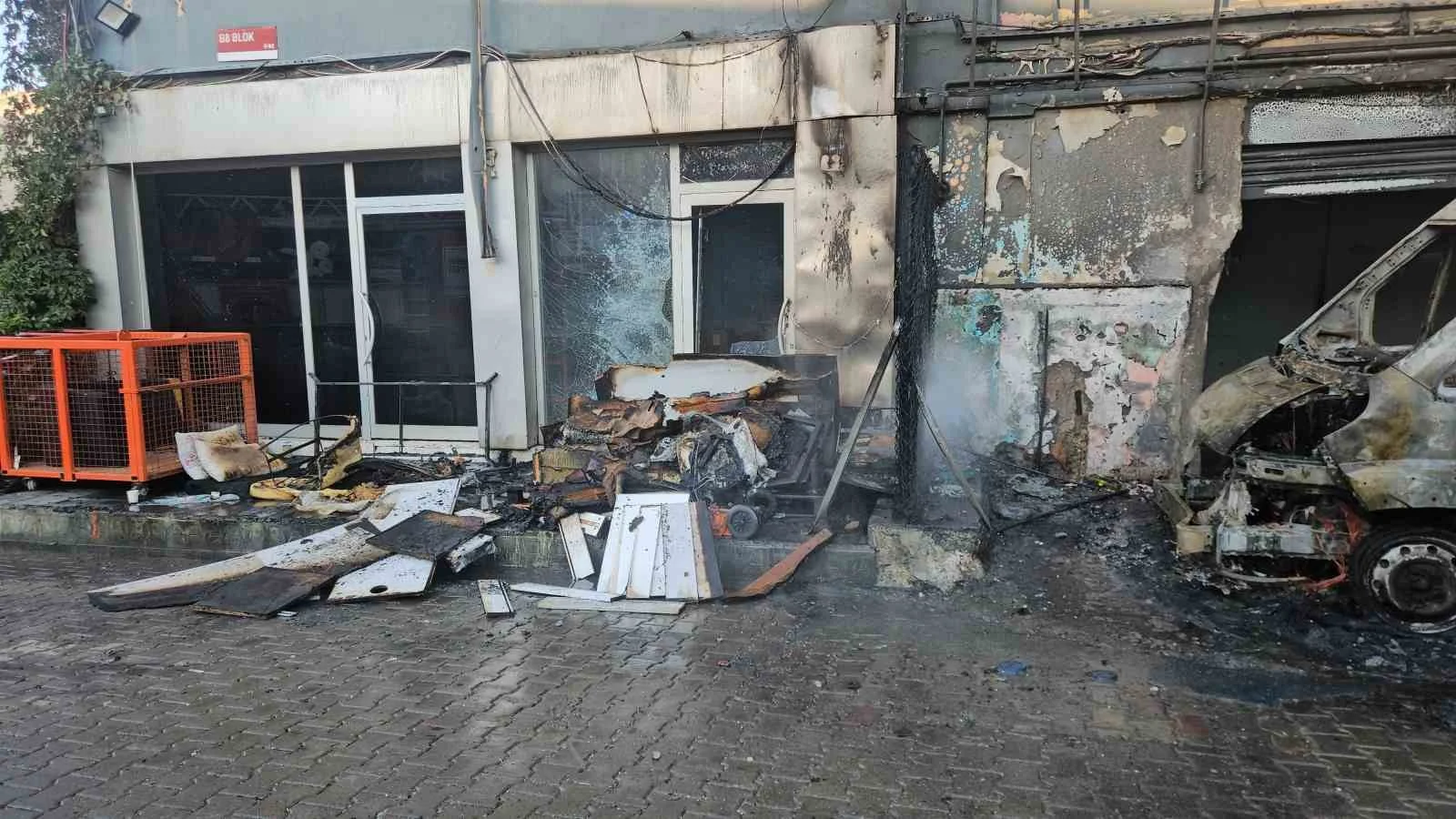 İkitelli İsteks Sanayi Sitesi’nde yangın! Kundaklama şüphesi