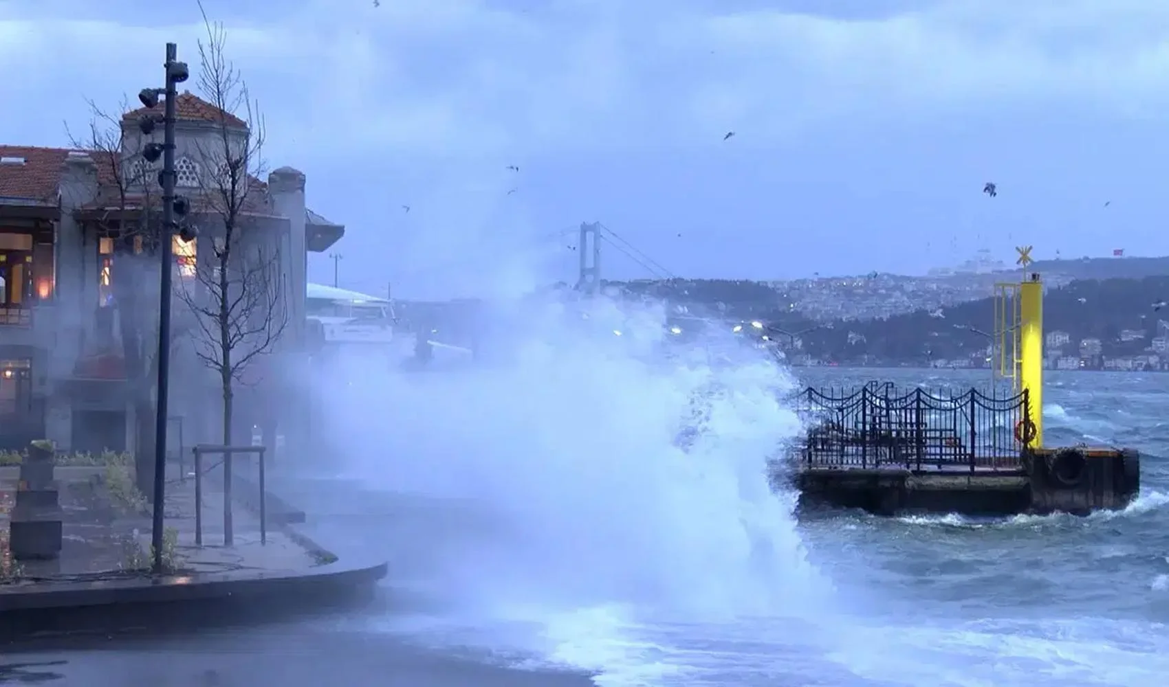 İstanbul'a fırtına uyarısı! Yarın sabahtan itibaren etkili olacak