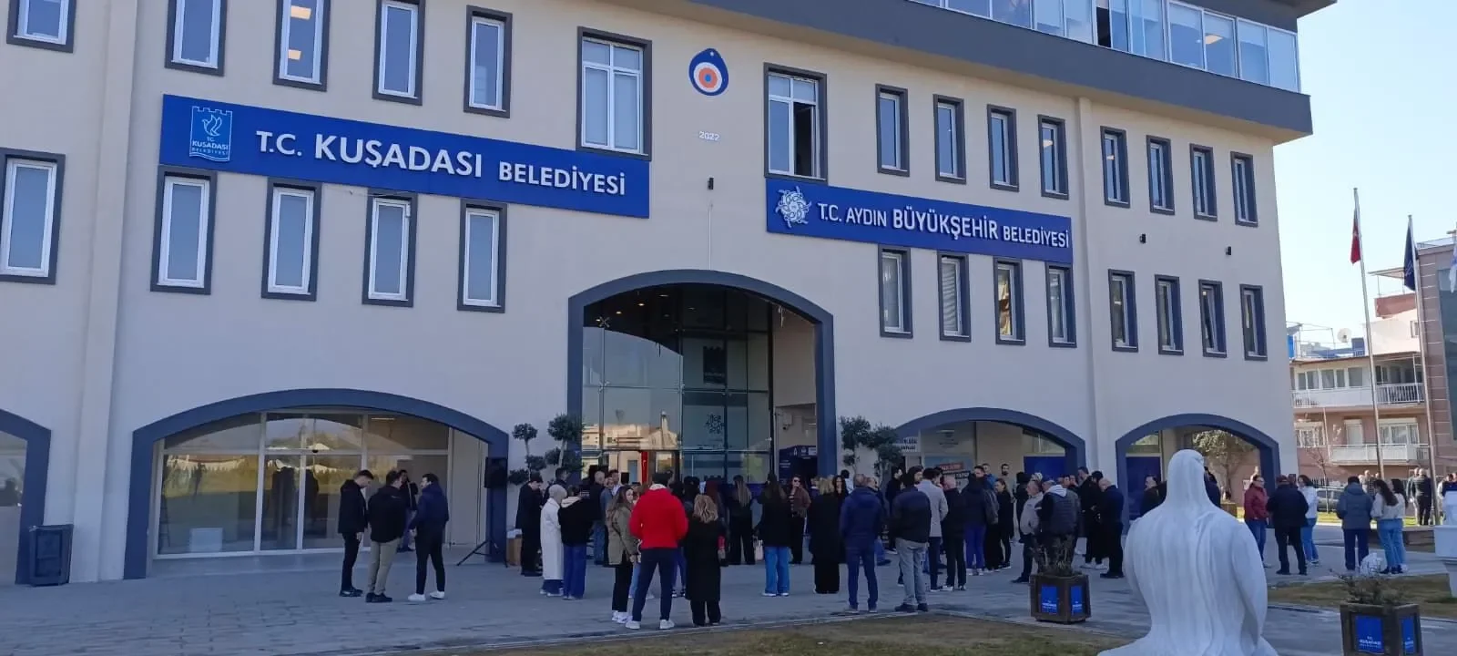 İstanbul Cumhuriyet Başsavcılığı'ndan Kuşadası'na eş zamanlı baskın: 15 gözaltı