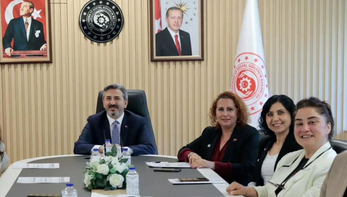 Kademeli emeklilikte masadaki tablo: Kadınlarda 43, erkeklerde 45 yaş!
