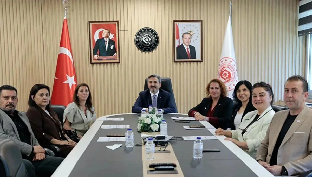 Kademeli emeklilikte masadaki tablo: Kadınlarda 43, erkeklerde 45 yaş!