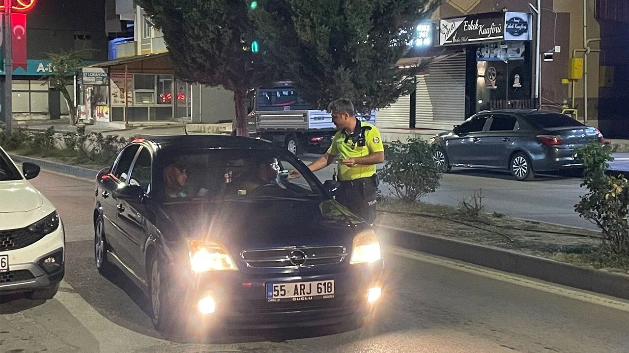 Karadeniz’in kilit noktasında Kavak’ta sıkı denetim: Alkollü sürücüye geçit yok!