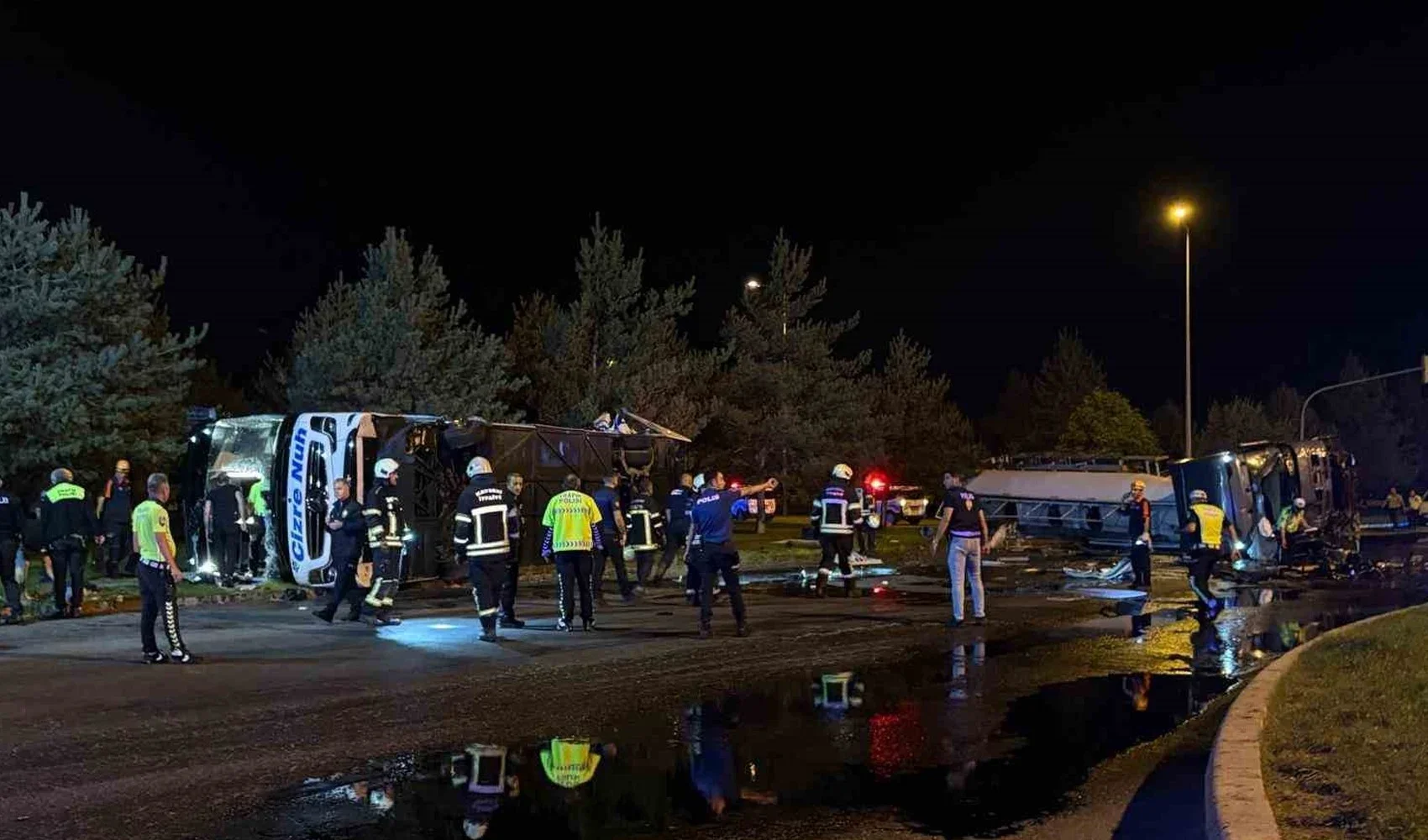 kayseri-de-yolcu-otobusu-ile-tanker-carpisti-30-kisi-yaralandi.webp