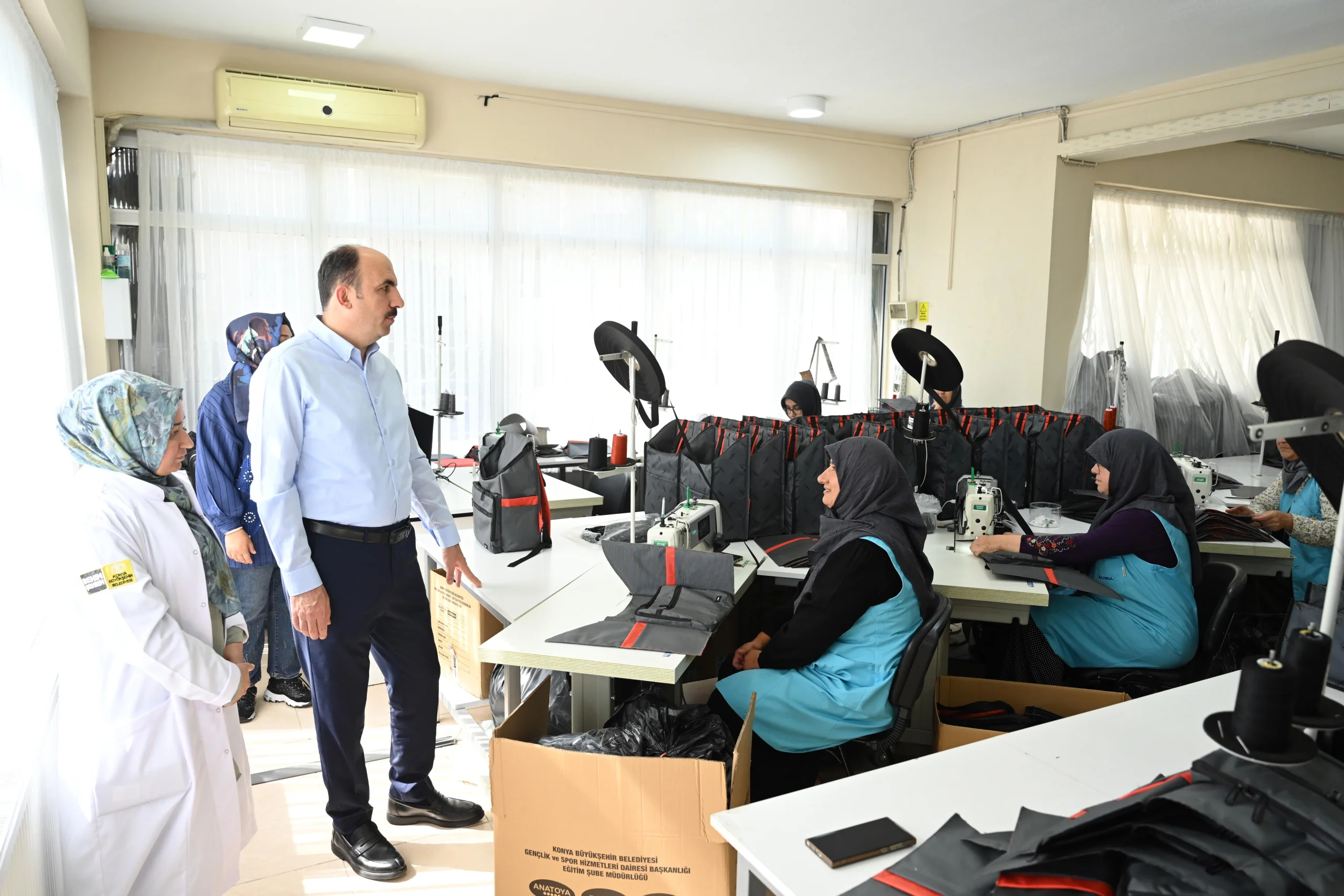 komek-te-25-atolyede-1000-den-fazla-kadin-uretiyor.webp