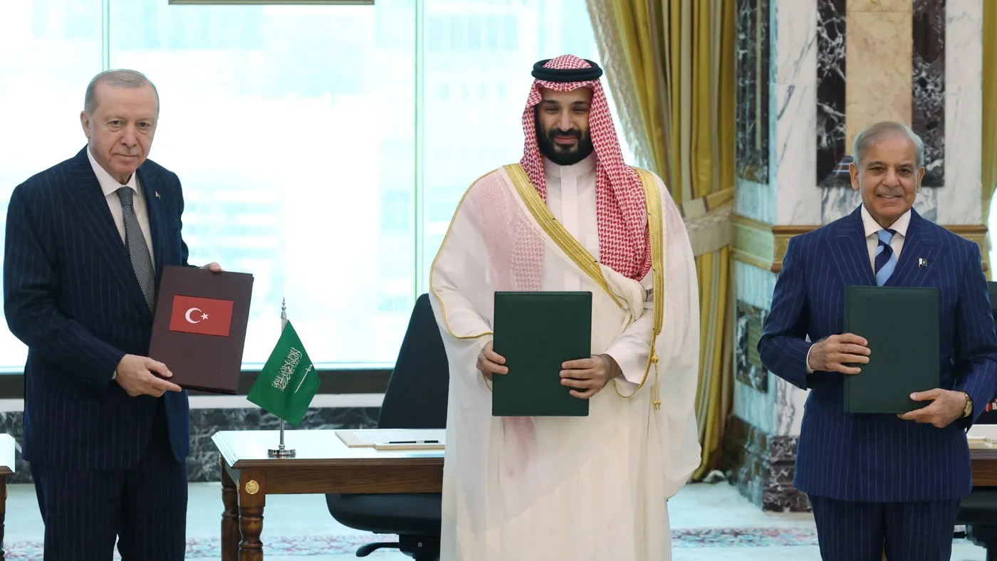 Körfez ülkeleri Trump'tan umut kesti: ABD üslerinin kapanması masada