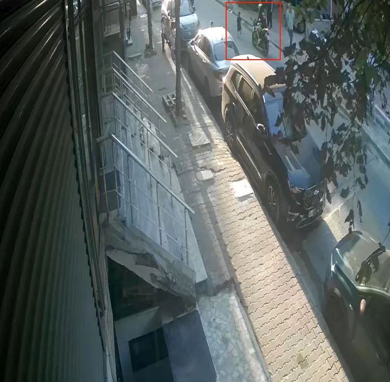 Küçükçekmece'de 5 yaşındaki çocuğa motosiklet çarptı! Hayati tehlikesi sürüyor
