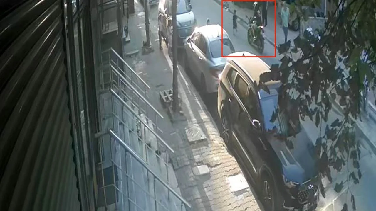 Küçükçekmece'de 5 yaşındaki çocuğa motosiklet çarptı! Hayati tehlikesi sürüyor