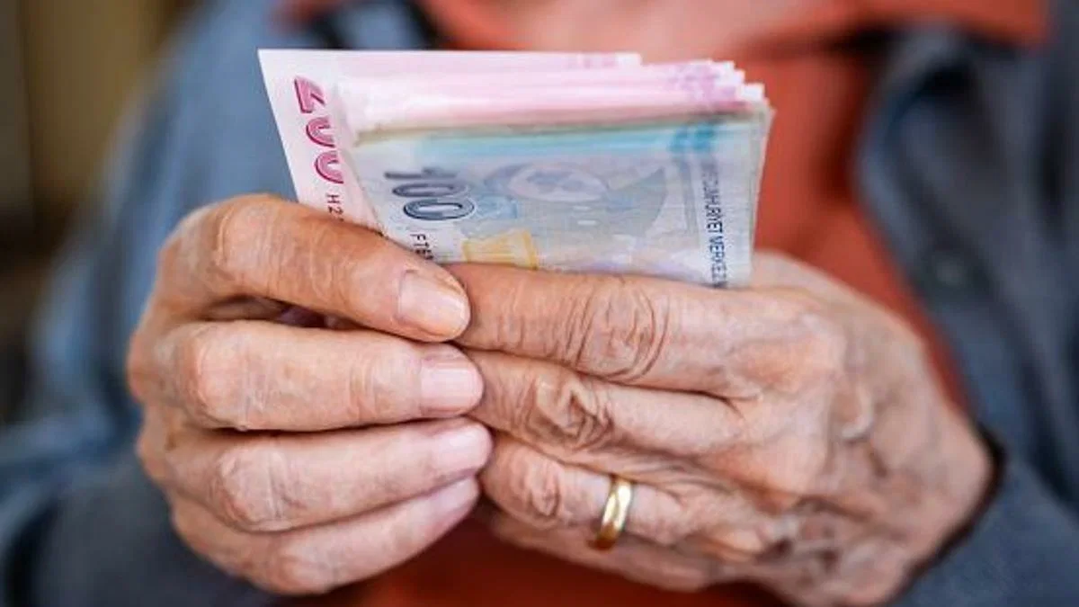 Maaşı eksik yatan emekliler dikkat: 3.552 TL'lik fark ne zaman yatacak?