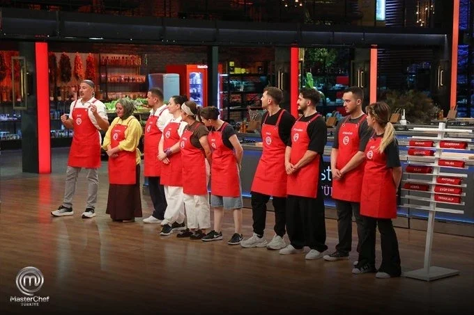 MasterChef 2026'da ilk kaptan Burçin! Takımlar kuruldu