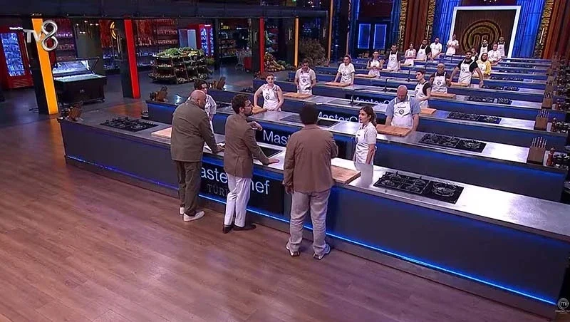 MasterChef 2026'da ilk kaptan Burçin! Takımlar kuruldu