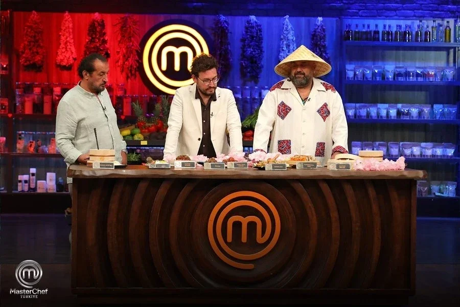 masterchef-kim-kazandi-kirmizi-takim-ambargosu-iste-potaya-giden-isimler-1.webp