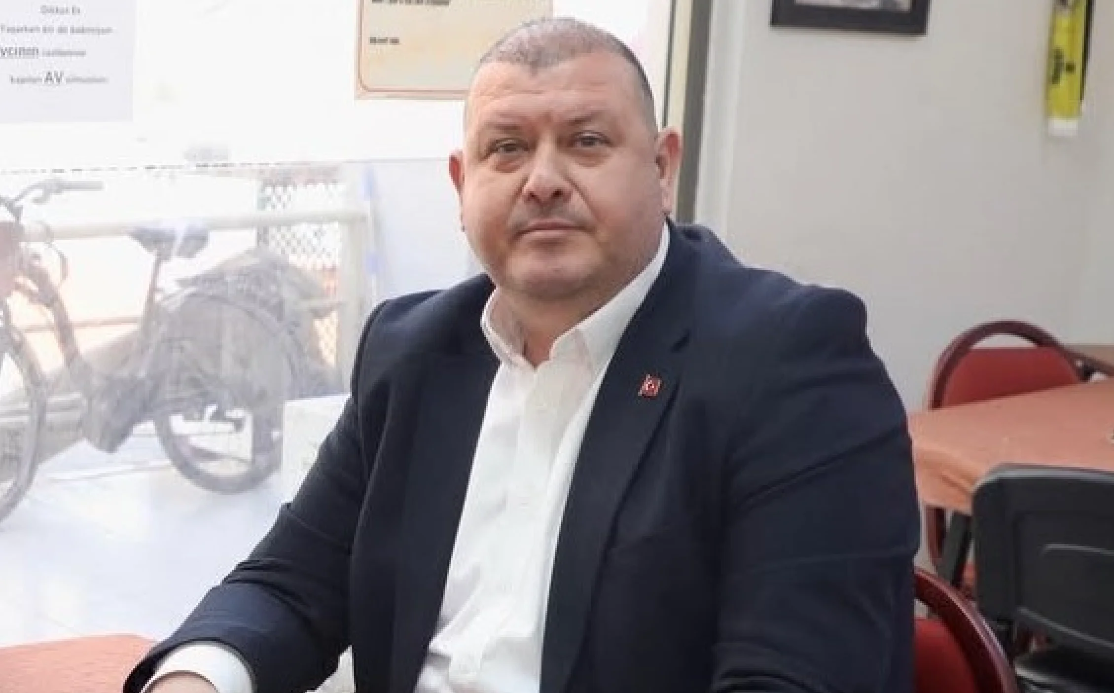 Menderes Belediyesine operasyon: Başkan ve 13 kişi gözaltında